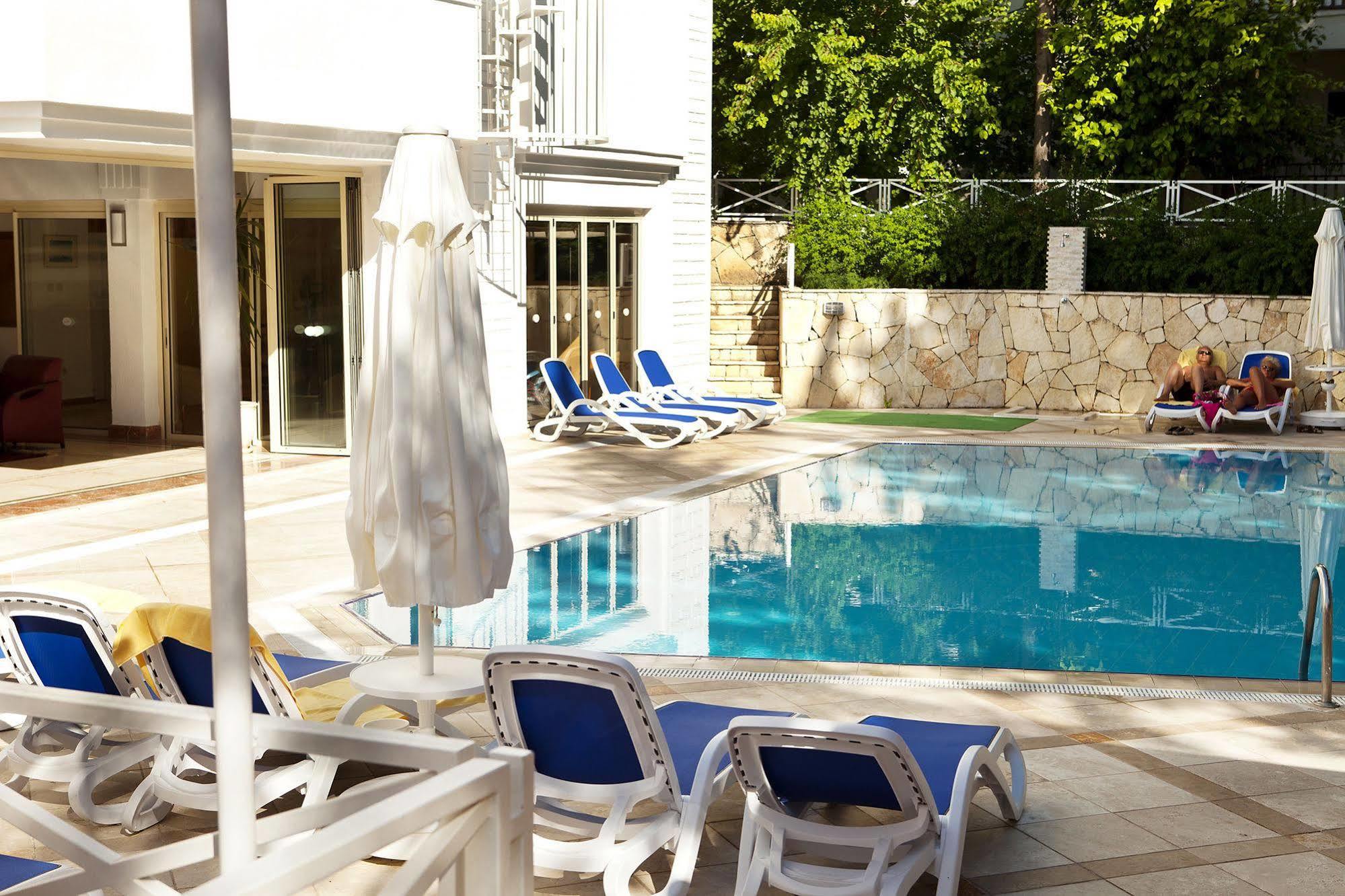 Villa Adora Beach Side Eksteriør bilde