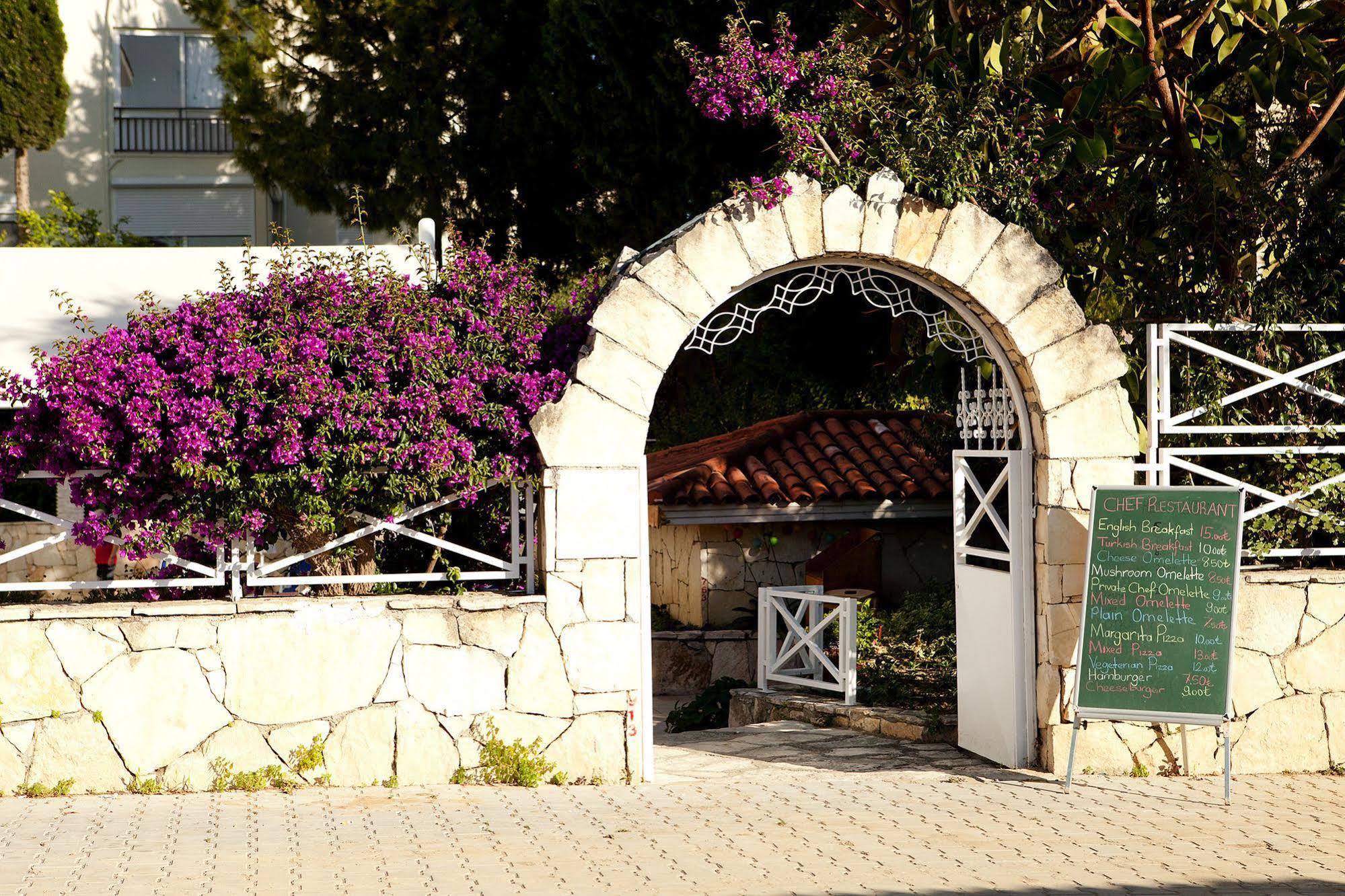 Villa Adora Beach Side Eksteriør bilde