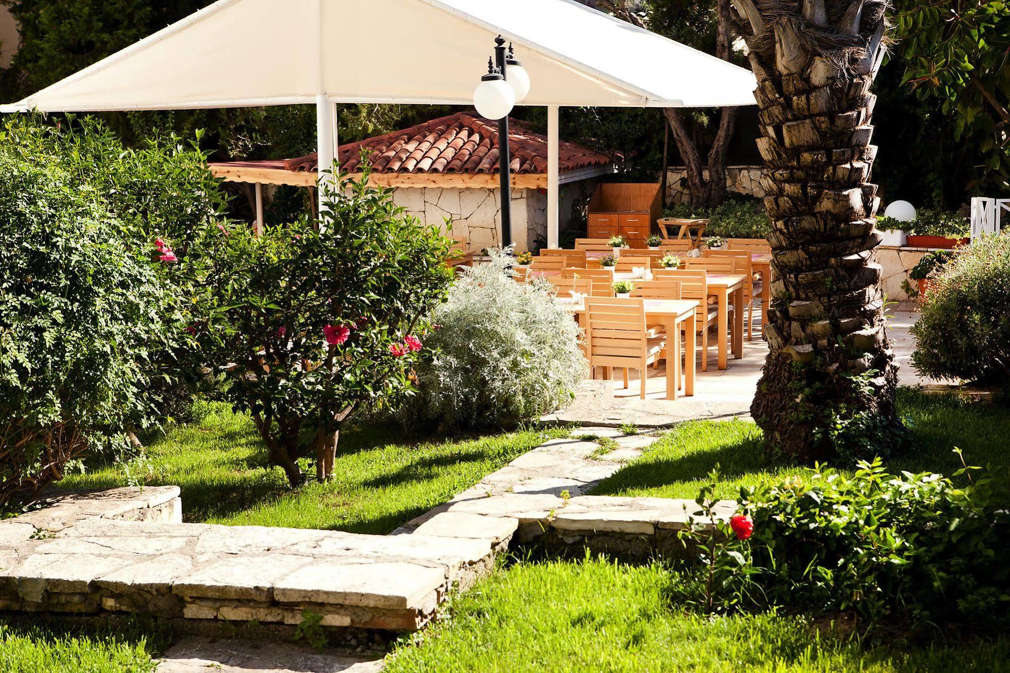 Villa Adora Beach Side Eksteriør bilde
